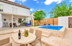 Cozy Apartment In Metkovic